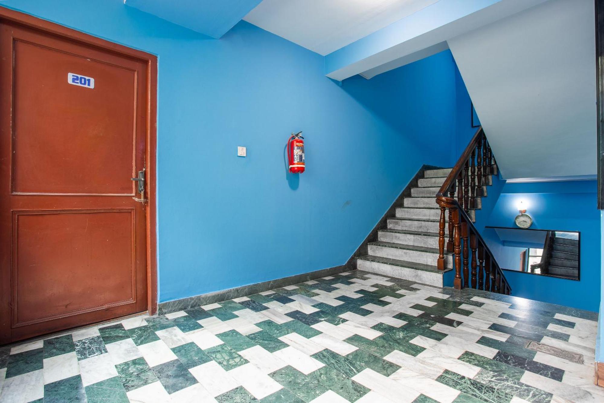 Oyo 808 Hotel Om Ganapati Pvt Ltd 카트만두 외부 사진